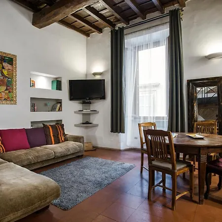 Charming Pantheon Apt In The Heart Of Rome Rome