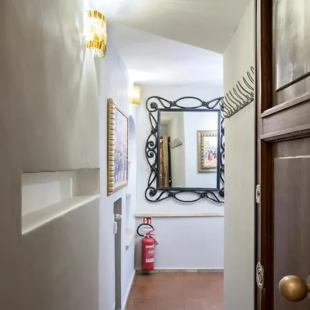 Apartment Charming Pantheon Apt In The Heart Of Rome
