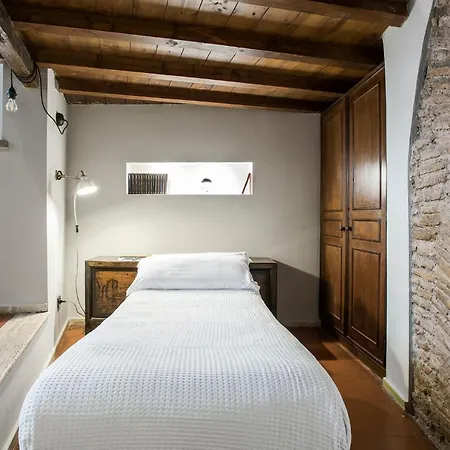 Apartment Charming Pantheon Apt In The Heart Of Rome