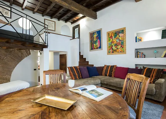 Charming Pantheon In The Heart Of Roma